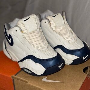 Nike Toddler ' Y2K RARE White and Navy Sneakers